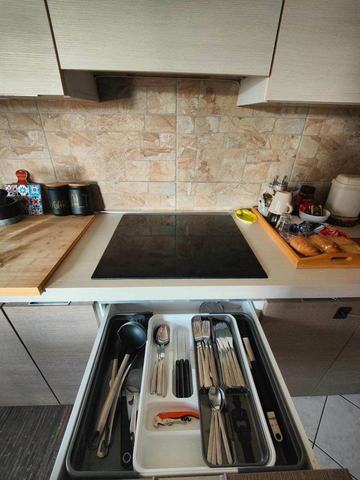 "Come A Casa" - Appartamento Gigi - Self Check In - Ospedale Humanitas - Forum Assago - Tram15 Rozzano Extérieur photo