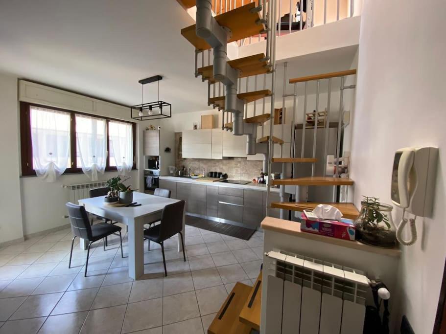 "Come A Casa" - Appartamento Gigi - Self Check In - Ospedale Humanitas - Forum Assago - Tram15 Rozzano Extérieur photo