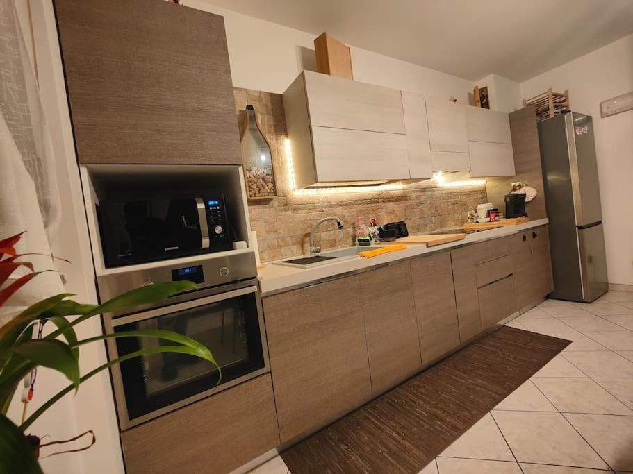 "Come A Casa" - Appartamento Gigi - Self Check In - Ospedale Humanitas - Forum Assago - Tram15 Rozzano Extérieur photo