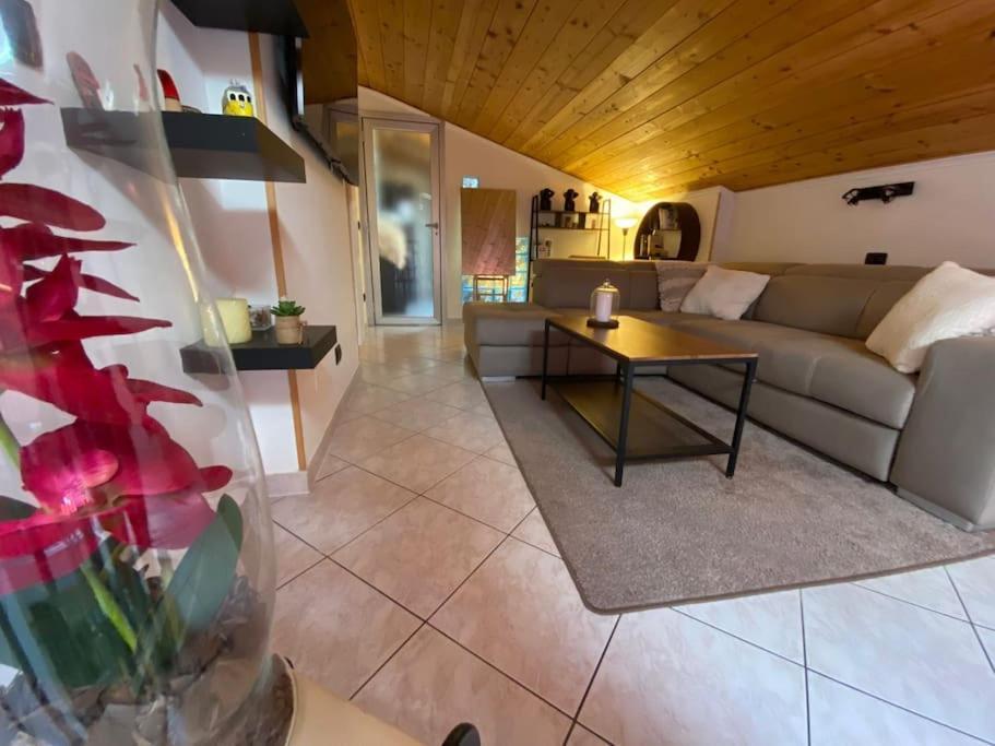 "Come A Casa" - Appartamento Gigi - Self Check In - Ospedale Humanitas - Forum Assago - Tram15 Rozzano Extérieur photo