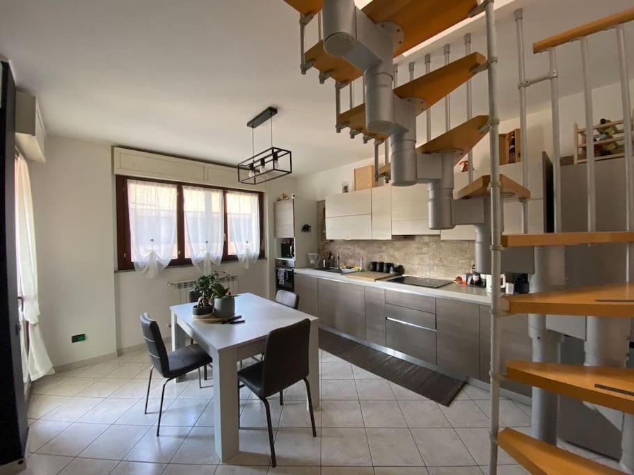 "Come A Casa" - Appartamento Gigi - Self Check In - Ospedale Humanitas - Forum Assago - Tram15 Rozzano Extérieur photo